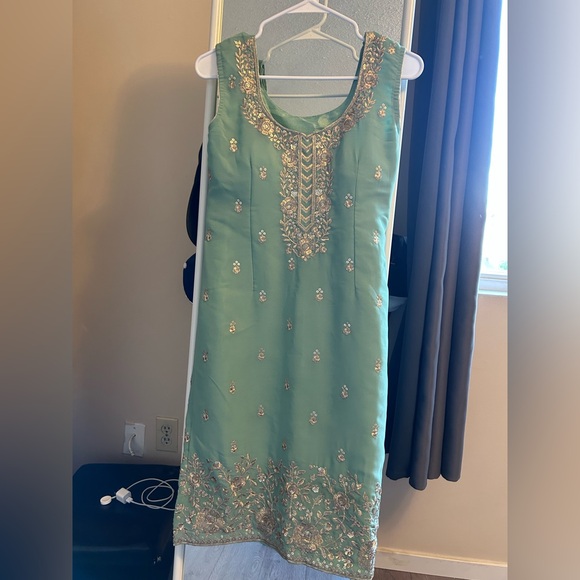 Green/Gold Indian Suit - Picture 1 of 3